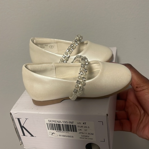 Toddler Ivory Shoe with Bling - Picture 2 of 3